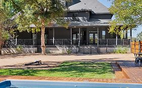Hot Tub + Fire Pit + Pool + Game Room ~ Guesthouse